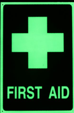 Allure Glow - FAS First aid sign glow in the dark 150x225